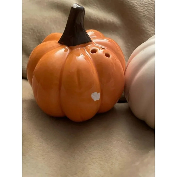 Celebrate It Set of 2 Pumpkin Harvest Salt & Pepper Shakers - Picture 4 of 7